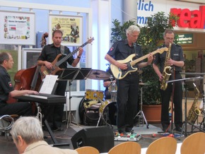 POL-GOE: &quot;60 Jahre Kriminalprävention&quot;  im Göttinger Kauf Park - Polizei partnerschaftlich erlebt, Fotostrecke im Anhang