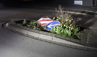 Kreispolizeibeh&ouml;rde H&ouml;xter: POL-HX: Schwer verletzter Fahrradfahrer nach Verkehrsunfall