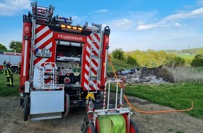 Feuerwehr Bochum: FW-BO: Flächenbrand in Bochum Querenburg