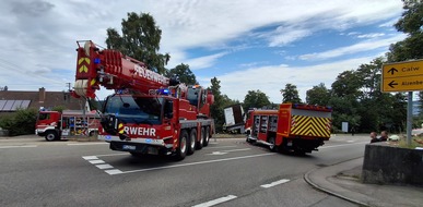 KFV-CW: LKW stürzt Böschung hinunter / Fahrer schwer verletzt / Straße bis frühen Abend gesperrt