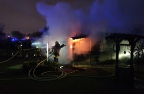 Feuerwehr Essen: FW-E: Gartenlaube geht in Flammen auf - keine Verletzten