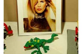 LEGO Schweiz AG: Die LEGO Company fragt: "Und was denkst du dir aus?" Claudia Schiffer, Sophia Loren und viele weitere internationale Berühmtheiten haben diese Frage beantwortet