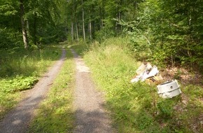 Polizei Korbach: POL-KB: Waldeck - illegal Müll und Altöl im Wald entsorgt, Polizei ermittelt wegen Umweltstraftat