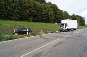 Polizeipräsidium Freiburg: POL-FR: Rheinfelden: Schwerer Verkehrsunfall zwischen Lastwagen und Pkw - 3 Verletzte