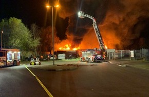Feuerwehr Gladbeck: FW-GLA: Großbrand im Gladbecker Norden