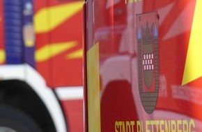 Feuerwehr Plettenberg: FW-PL: Meldungen über Verkehrsunfall und Gebäudebrand im 10-Minuten Takt.