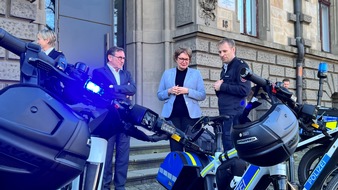 Polizeidirektion Osnabrück: POL-OS: "Schritt halten und noch besser mit europäischen Partnern vernetzen" - Innenministerin Behrens zu Gast bei der Polizei in Osnabrück