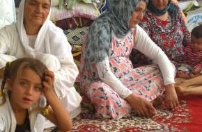 Help - Hilfe zur Selbsthilfe e.V.: Help im Nordirak: Verzweifelte Flüchtlinge berichten über Gräueltaten / Lebensmittelverteilungen in Dohuk laufen weiter