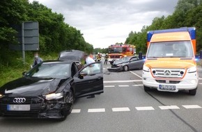 Polizei Bielefeld: POL-BI: Auffahrunfall vor roter Ampel