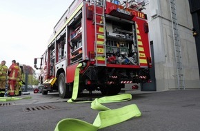 Polizei Mettmann: POL-ME: Absperrelement in Brand gesetzt - die Polizei ermittelt - 2504100