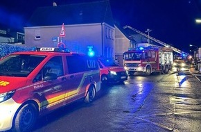 Feuerwehr Dortmund: FW-DO: Ausgedehnter Dachstuhlbrand in der Ruinenstraße