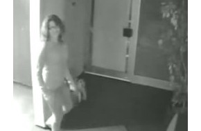 Polizeidirektion Hannover: POL-H: Öffentlichkeitsfahndung mit Fotos aus einer Überwachungskamera Unbekannte Frau überfällt Spielhalle
