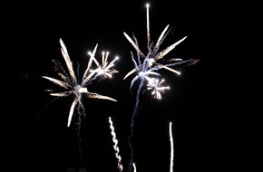 Hauptzollamt Aachen: HZA-AC: Zoll warnt vor Gefahren bei Silvesterfeuerwerk - Schon beim Kauf auf Sicherheit achten