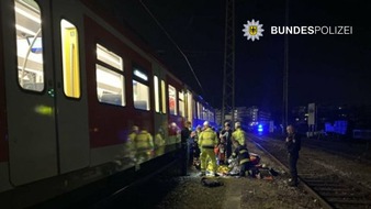 Bundespolizeidirektion München: Bundespolizeidirektion München: Unbekannter kollidiert mit S-Bahn: schwerverletzt Wer kennt den bislang unbekannten Verunfallten? Bundespolizei sucht nach Zeugen