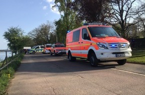 Feuerwehr und Rettungsdienst Bonn: FW-BN: Im Rhein treibende Person unterkühlt gerettet