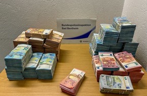 Bundespolizeiinspektion Bad Bentheim: BPOL-BadBentheim: Rund 300.000 Euro in Plastiktüten / Bundespolizei deckt Bargeldschmuggel auf
