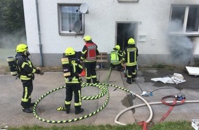 Feuerwehr Olpe: FW-OE: Brand eines Adventsgesteck