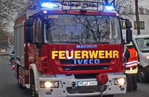 Polizei Mettmann: POL-ME: Jugendlicher setzt Papiercontainer durch Böller in Brand - Wülfrath - 2202071