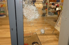 Polizei Hagen: POL-HA: Polizeibeamte stellten zwei Tatverd&auml;chtige nach versuchtem Einbruch in Apotheke