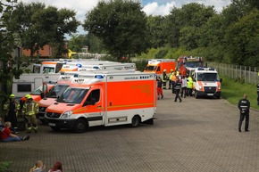 RKiSH: Größeres Notfallereignis (GröNo): Einsatzübung in Albersdorfer Kaserne / 45 Verletzte / Großaufgebot an Rettungskräften vor Ort