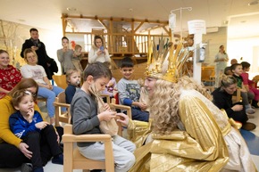 Himmlischer Besuch: Nürnberger Christkind überrascht Kinder im Klinikum Nürnberg