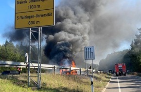 Feuerwehr Stuttgart: FW Stuttgart: Pkw im Vollbrand auf der B14 Schattenring mit Böschungsbrand