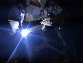 Pressemitteilung - HERMA Train Components: Komponenten-Spezialist f&uuml;r Schienenfahrzeuge stellt sich in eigener Regie neu auf