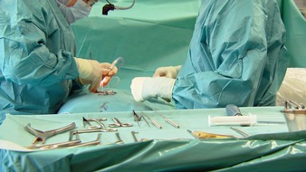 ZDF: Strengere Zulassungsregeln für Implantate?  "ZDFzoom" über Medizinprodukte, die zur Gefahr werden (FOTO)
