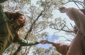 Bumble: Umfrage: Die Deutschen lieben Urlaubsflirts / Die Dating App Bumble untersucht die Wirkung von Reisen auf Datingverhalten und Beziehungsdynamiken