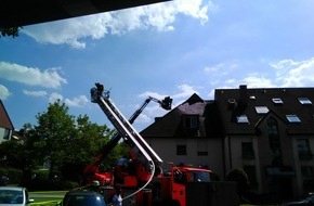 Feuerwehr Bergisch Gladbach: FW-GL: Dachstuhlbrand im Stadtteil Refrath von Bergisch Gladbach