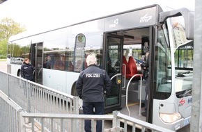 Polizeipräsidium Rheinpfalz: POL-PPRP: Polizei nimmt Schulbusse unter die Lupe