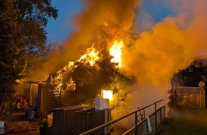 Feuerwehr Essen: FW-E: Brand einer Gartenlaube in Essen-Vogelheim - Gasflasche explodiert