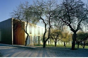 Zentralverband SHK: Architekturpreis für nachhaltiges Bauen vergeben / Sanitär-, Heizungs- und Klimahandwerk prämiert Deppisch Architekten aus Freising - Gelungene Verbindung von Gebäudetechnik und Architektur (mit Bild)