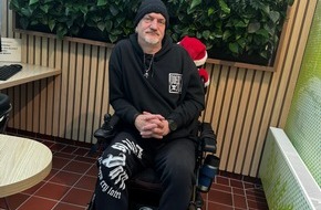 Dr. Becker Klinikgesellschaft: Rollstuhlfahrer verl&auml;sst Reha nach 22 Wochen auf eigenen Beinen