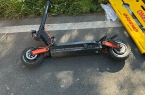 Polizei Rheinisch-Bergischer Kreis: POL-RBK: Overath - E-Scooter kollidiert mit Pkw - Zwei Personen verletzt