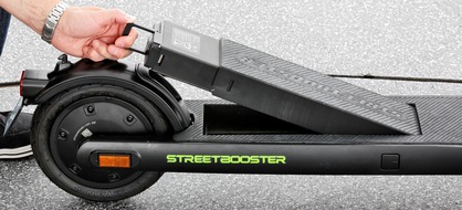 ADAC: Mitnahmeverbot von E-Scootern im ÖPNV ist unverhältnismäßig / ADAC setzt sechs Akkus Stresstest aus / Brandgefahr ist äußerst gering