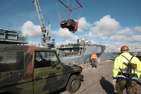 Deutsche Marine - Bilder der Woche: Gemeinsam mehr erreichen - Die Marine bei einer Verlade- und Transportübung mit der Streitkräftebasis