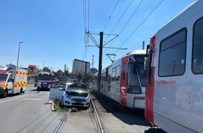 Kreispolizeibehörde Rhein-Kreis Neuss: POL-NE: Ein Verletzter bei Zusammenstoß mit Straßenbahn