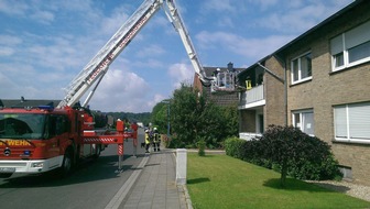 Freiwillige Feuerwehr Bedburg-Hau: FW-KLE: Feuerwehr unterstützt Rettungsdienst