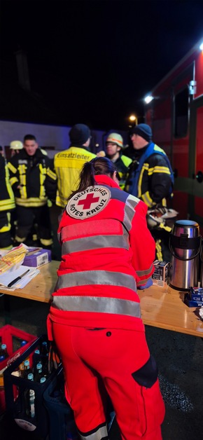 FW Schalksm&uuml;hle: Gro&szlig;einsatz durch Brand in Schalksm&uuml;hle-Everinghausen