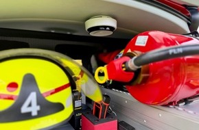 Freiwillige Feuerwehr H&uuml;nxe: FW H&uuml;nxe: Investition in die eigene Sicherheit - Rauchmelder in Einsatzfahrzeugen nachger&uuml;stet