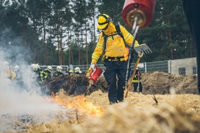 28 Waldbrandspezialisten in Brandenburg ausgebildet