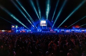 PENNY Markt GmbH: PAROOKAVILLE, PENNY, Party / Rekordversuch am Mittwoch: Mit bis zu 20.000 Camper:innen größte Kopfhörer-Party in Deutschland