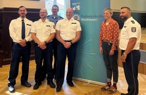 Wiesbaden - Polizeipr&auml;sidium Westhessen: POL-WI: "Cops im Dialog" - Polizei und Schule im Austausch