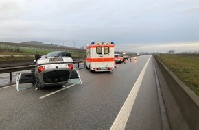 Polizeidirektion Bad Kreuznach: POL-PDKH: Gespann überschlägt sich auf der B 41