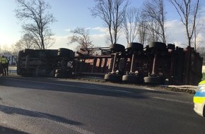 Feuerwehr Gelsenkirchen: FW-GE: Umgestürzter LKW in der Auffahrt zur A42 in Bismarck Fahrtrichtung Duisburg