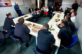 Feuerwehr Bergisch Gladbach: FW-GL: Bürgermeister Frank Stein spendiert das Frühstück an Heiligabend