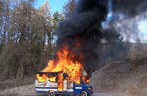DEKRA SE: DEKRA Brandversuch mit Reisemobil / Lebensretter Rauchmelder: Nur 1-3 Minuten Zeit zum Löschen