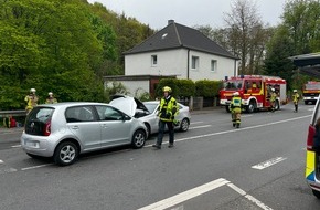 Feuerwehr Herdecke: FW-EN: Verkehrsunfall auf der Kreuzung Herdecker Bach, Ecke Ender Talstraße - 2 Personen verletzt - Technische Rettung aus PKW durchgeführt