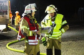Freiwillige Feuerwehr Mechernich: FW Mechernich: &Uuml;bung des ABC-Zuges - Realistisches Einsatzszenario in Mechernich-Satzvey